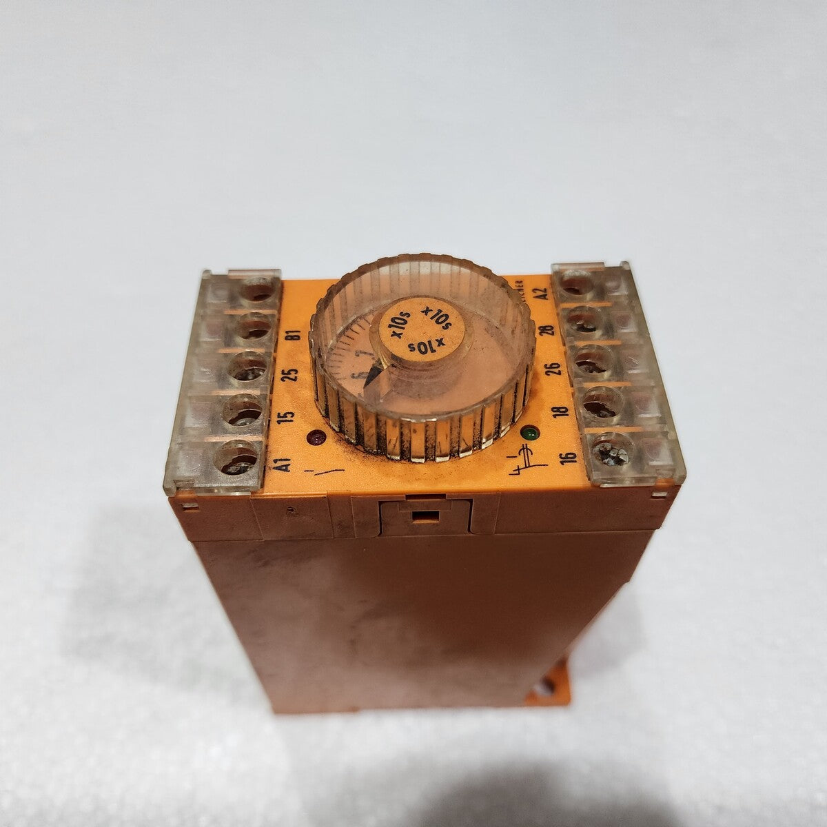 SCHLEICHER SZT320 TIME RELAY 05701219 186 051 220-240V