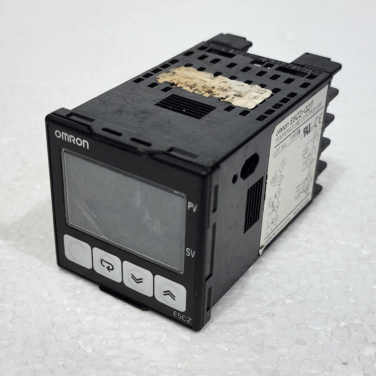 OMRON E5CZ-Q2T TEMPERATURE CONTROLLER 100-240V
