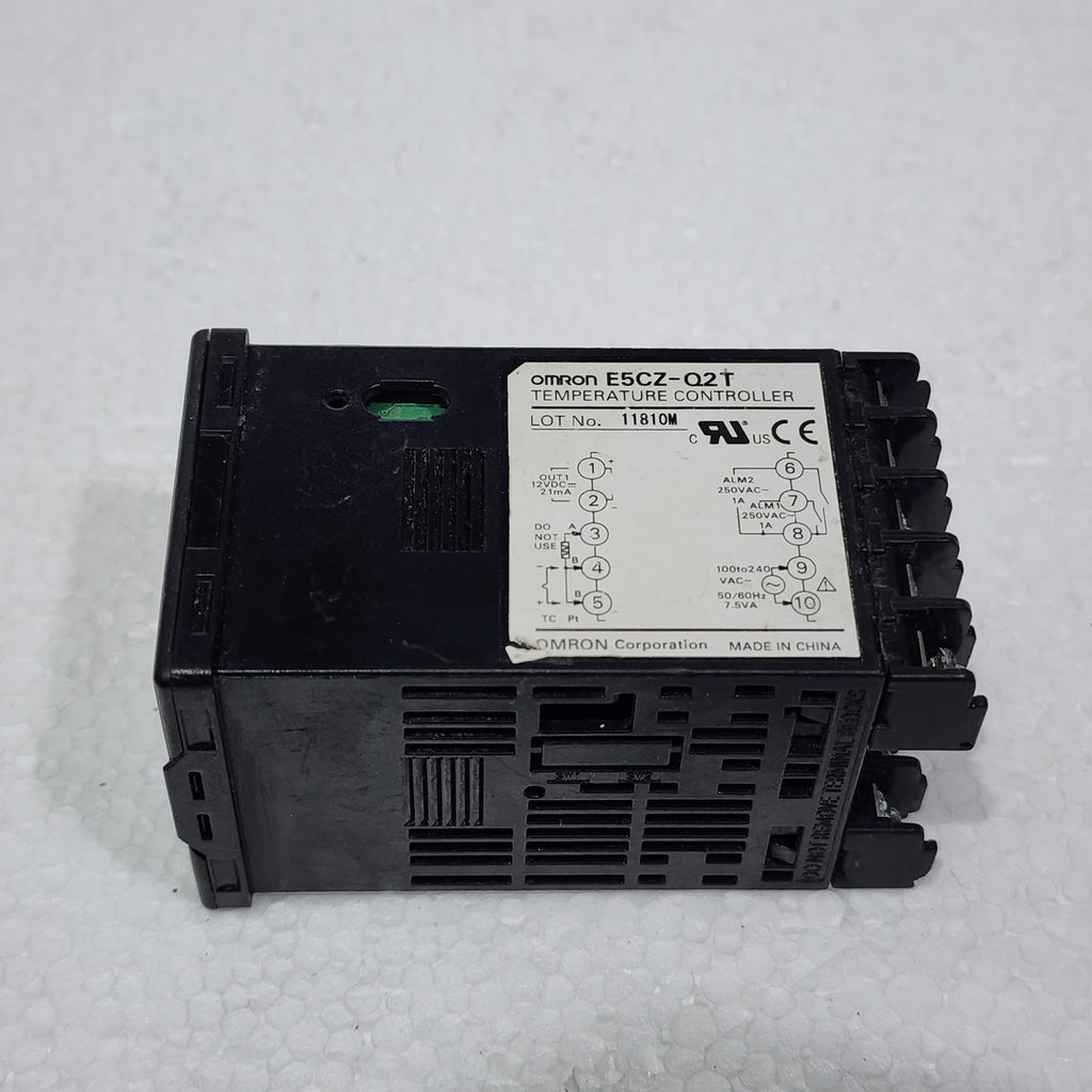 OMRON E5CZ-Q2T TEMPERATURE CONTROLLER 100-240V