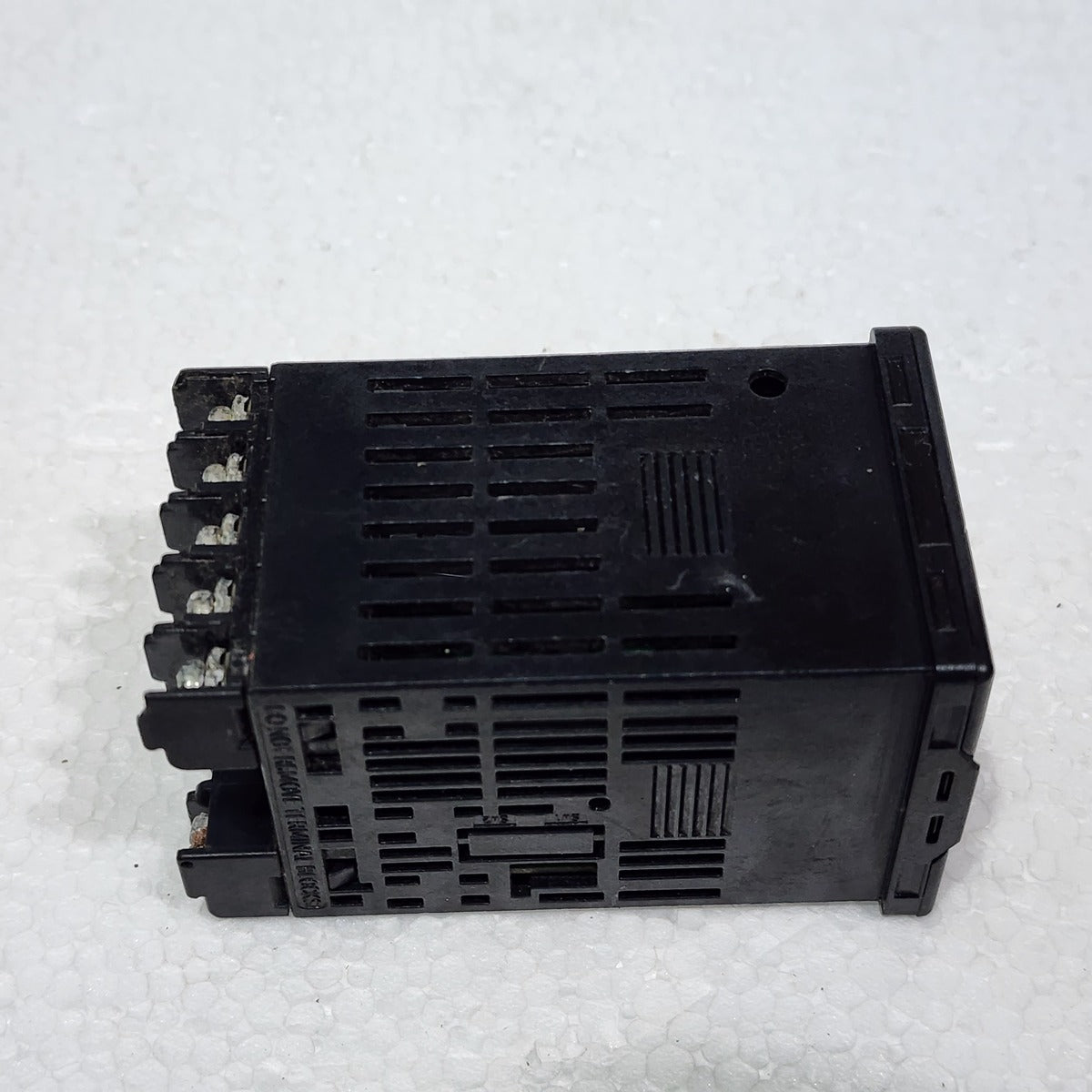 OMRON E5CZ-Q2T TEMPERATURE CONTROLLER 100-240V