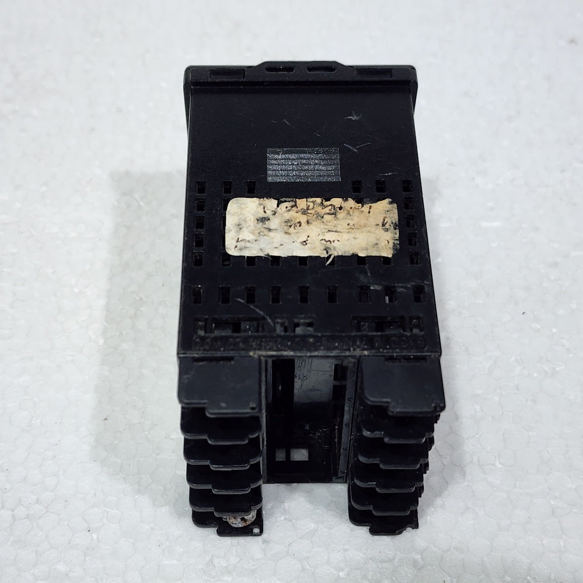 OMRON E5CZ-Q2T TEMPERATURE CONTROLLER 100-240V