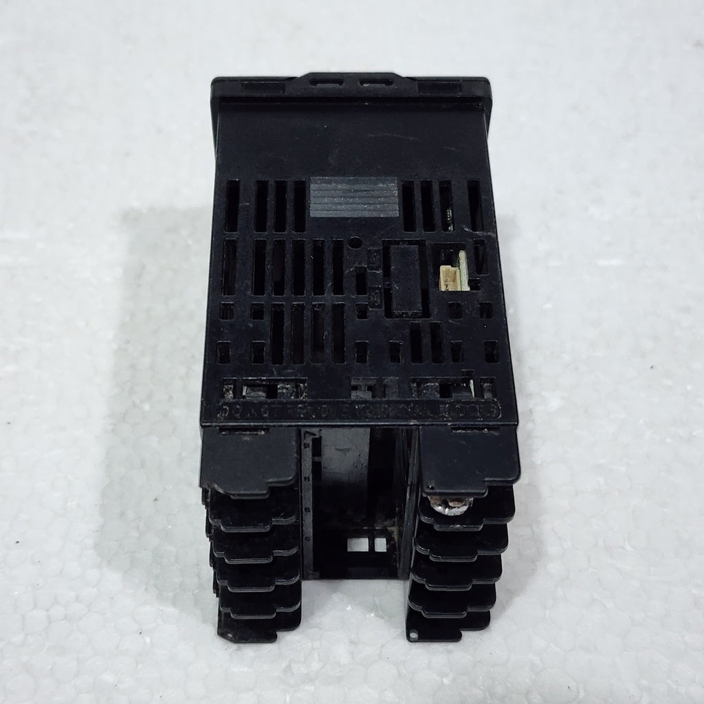 OMRON E5CZ-Q2T TEMPERATURE CONTROLLER 100-240V