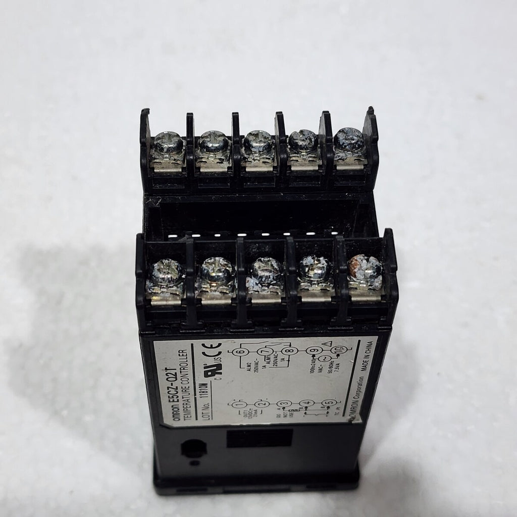OMRON E5CZ-Q2T TEMPERATURE CONTROLLER 100-240V