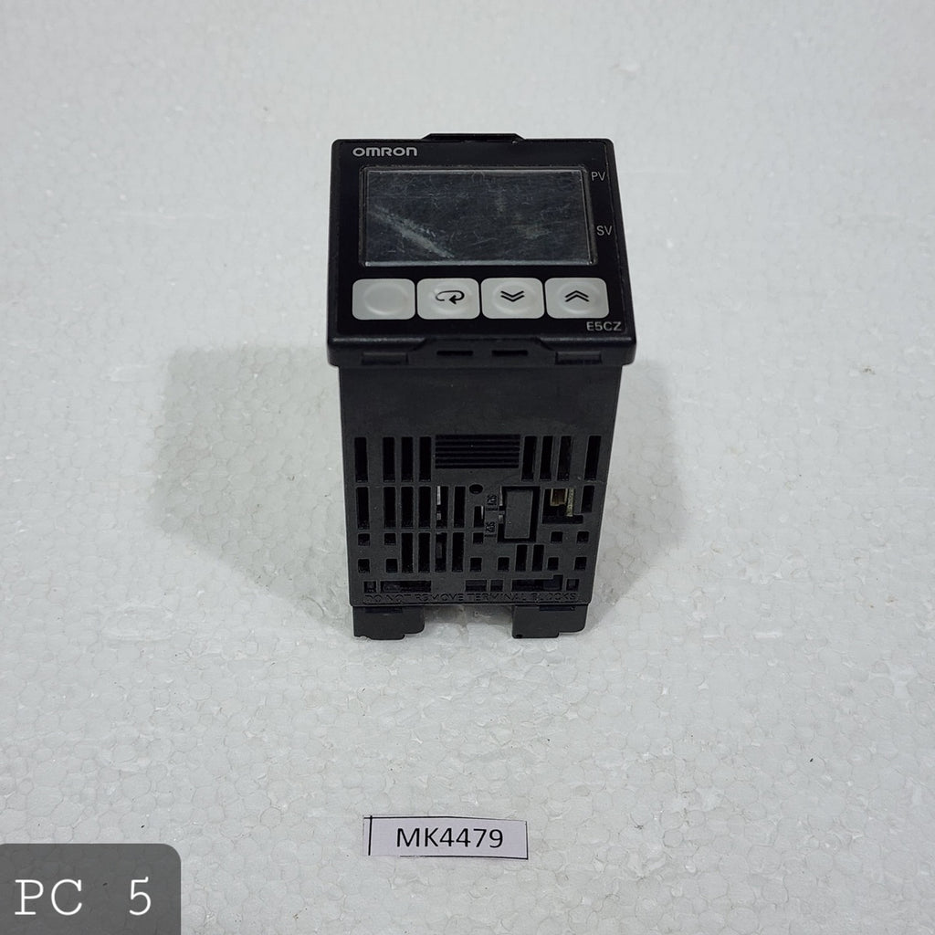 OMRON E5CZ-Q2T TEMPERATURE CONTROLLER 100-240V