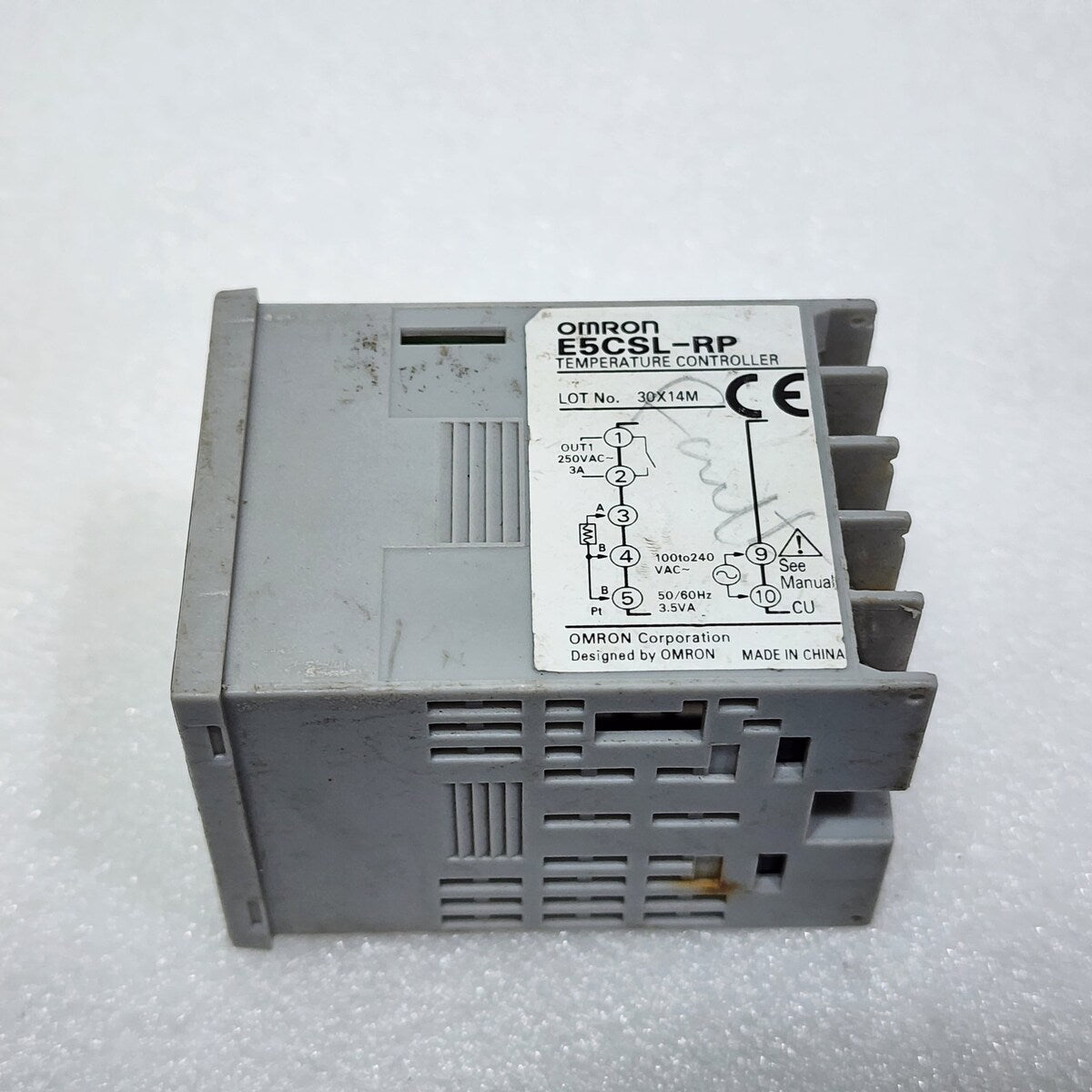 OMRON E5CSL-RP TEMPERATURE CONTROLLER 100-240V LOT OF 3 UNIT