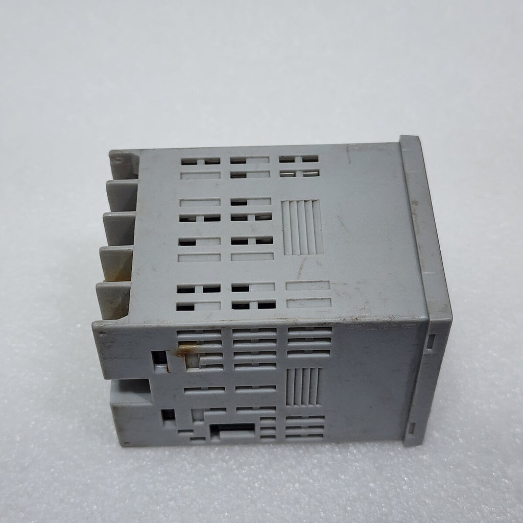 OMRON E5CSL-RP TEMPERATURE CONTROLLER 100-240V LOT OF 3 UNIT