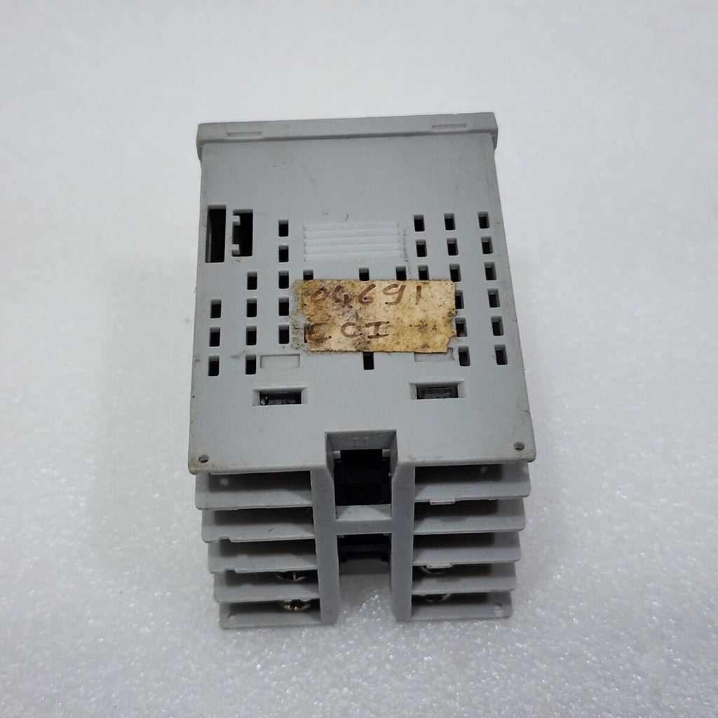 OMRON E5CSL-RP TEMPERATURE CONTROLLER 100-240V LOT OF 3 UNIT
