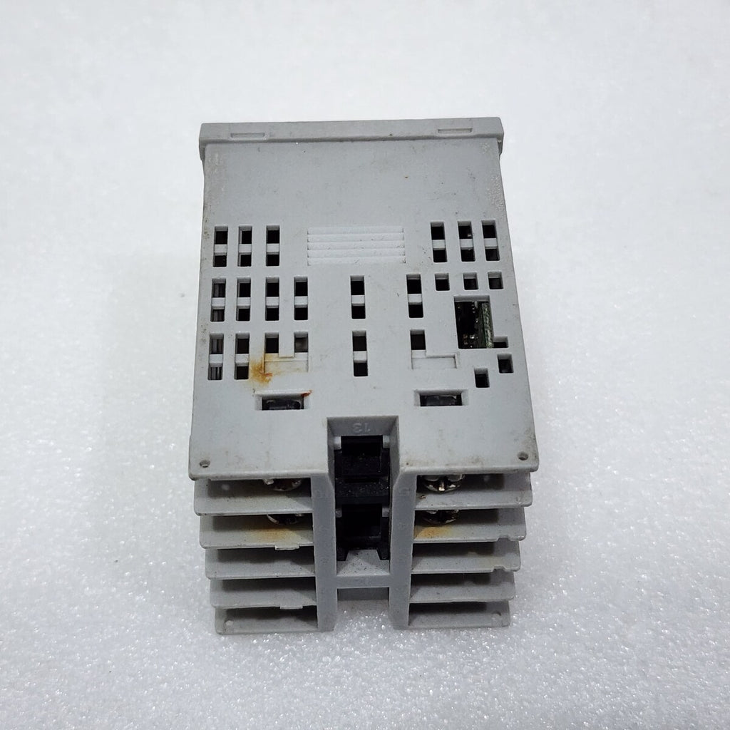 OMRON E5CSL-RP TEMPERATURE CONTROLLER 100-240V LOT OF 3 UNIT