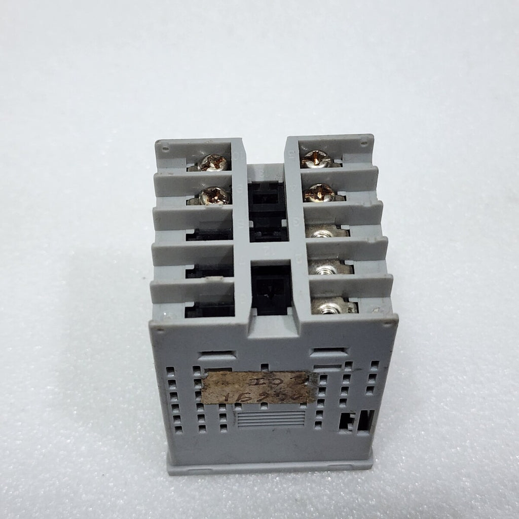 OMRON E5CSL-RP TEMPERATURE CONTROLLER 100-240V LOT OF 3 UNIT