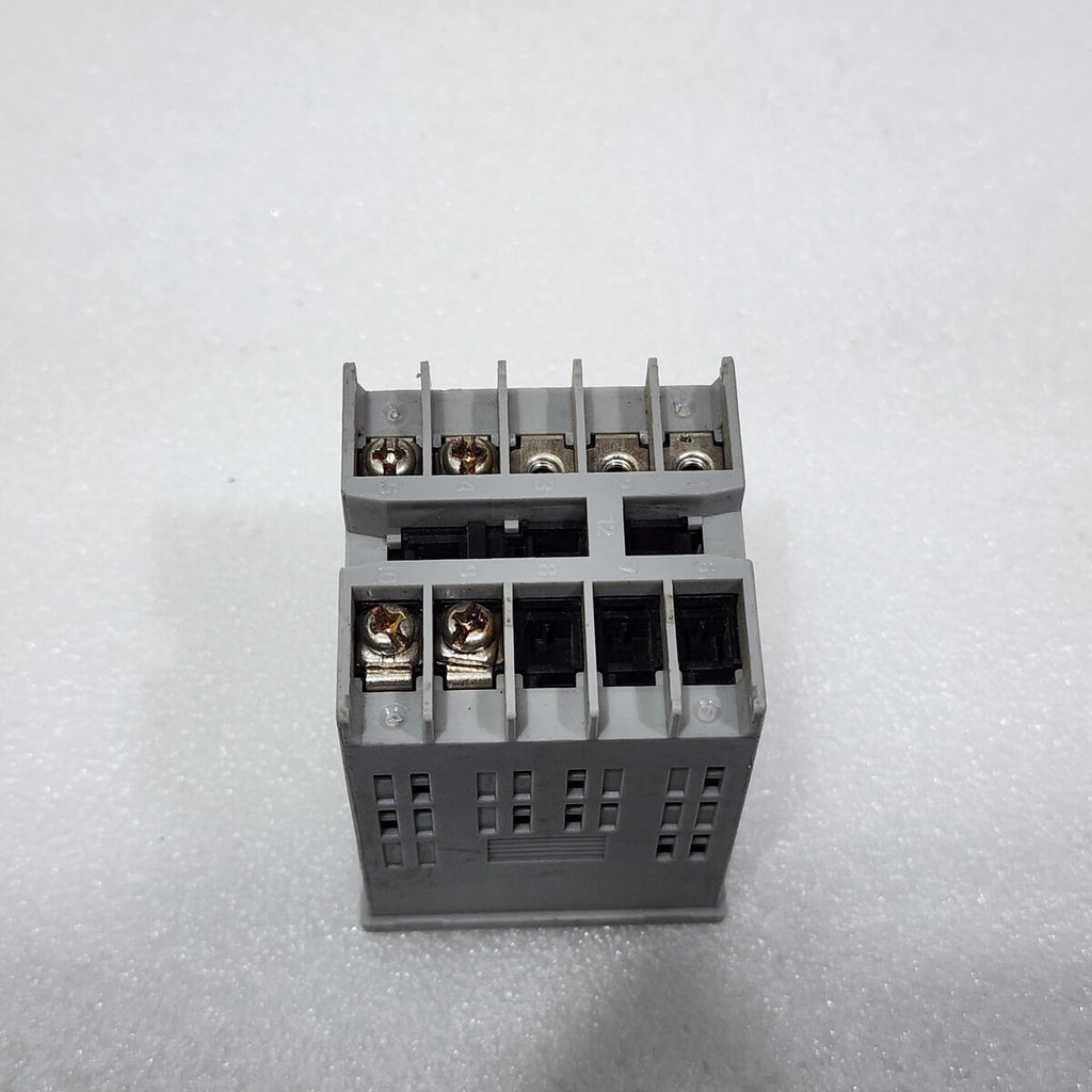 OMRON E5CSL-RP TEMPERATURE CONTROLLER 100-240V LOT OF 3 UNIT