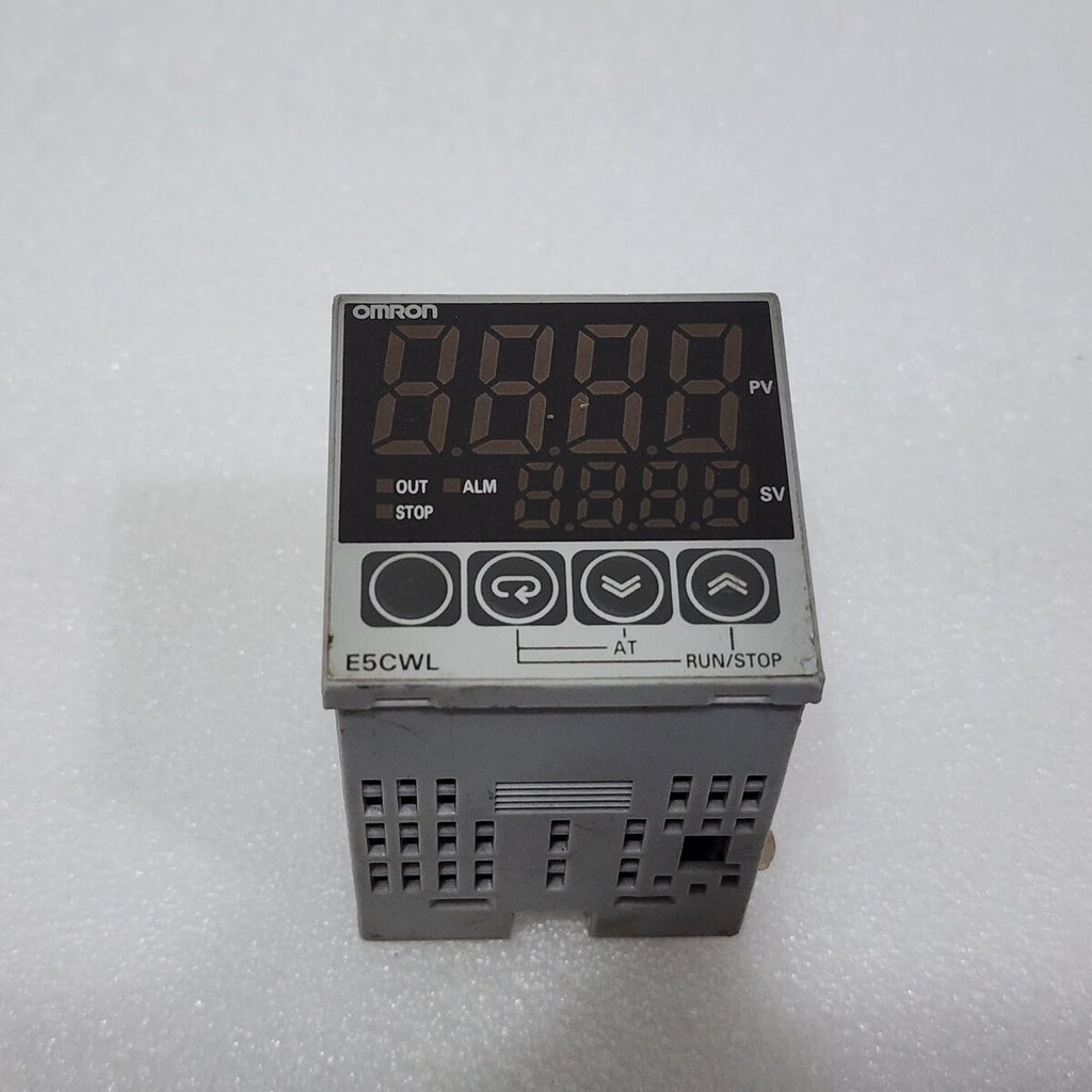 OMRON E5CWL-Q1TC TEMPERATURE CONTROLLER 100-240V LOT OF 3 UNIT