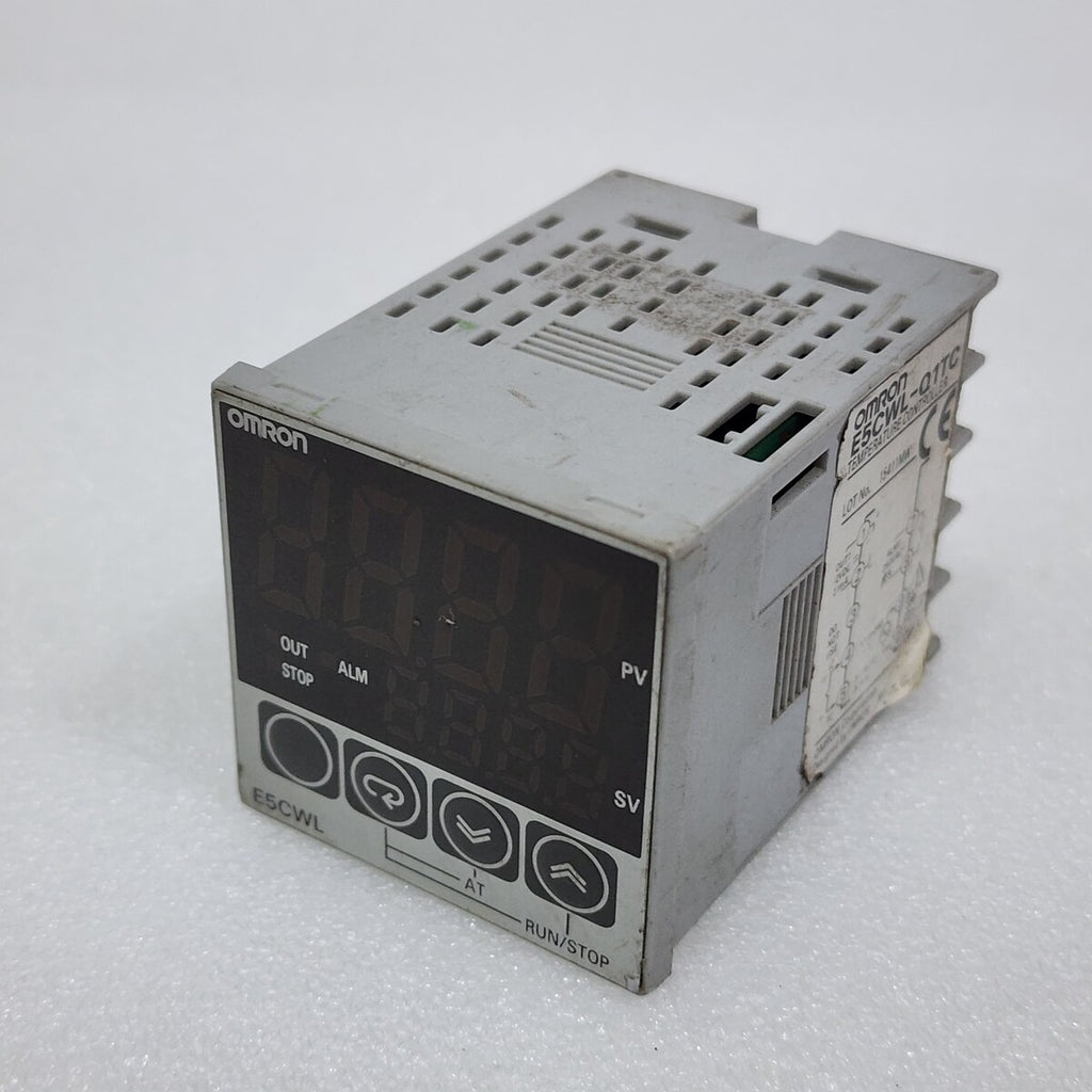 OMRON E5CWL-Q1TC TEMPERATURE CONTROLLER 100-240V LOT OF 3 UNIT