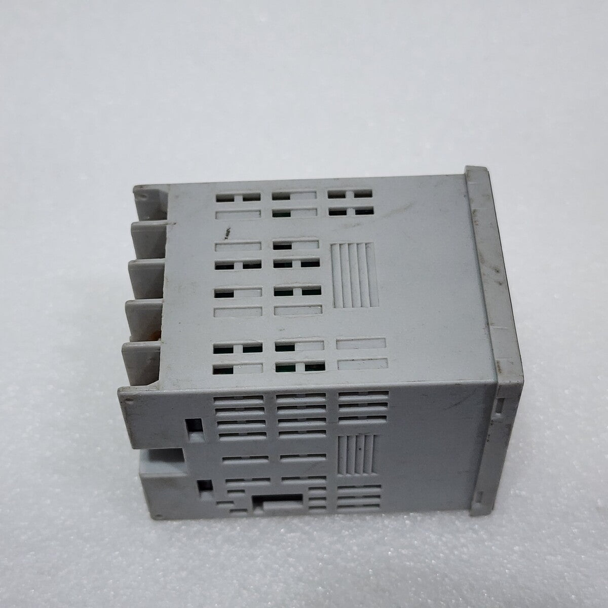 OMRON E5CWL-Q1TC TEMPERATURE CONTROLLER 100-240V LOT OF 3 UNIT