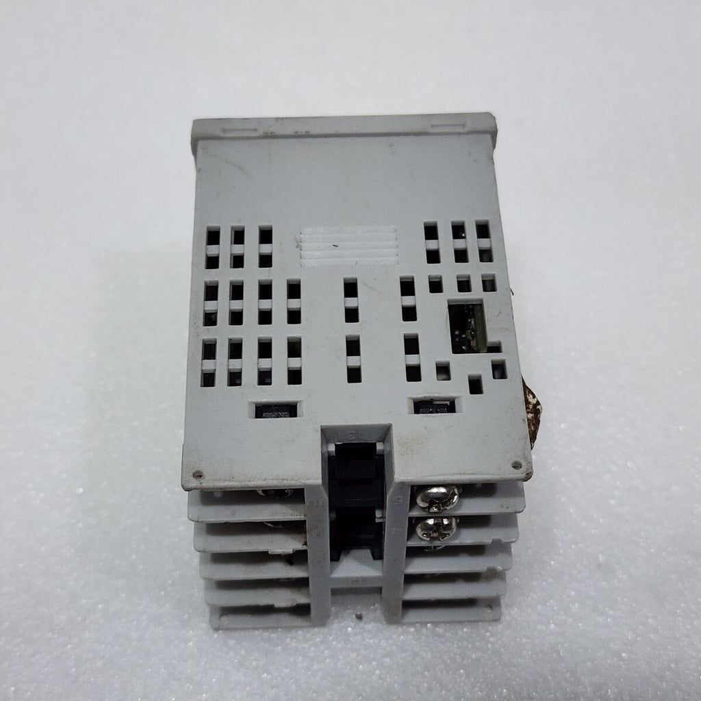 OMRON E5CWL-Q1TC TEMPERATURE CONTROLLER 100-240V LOT OF 3 UNIT