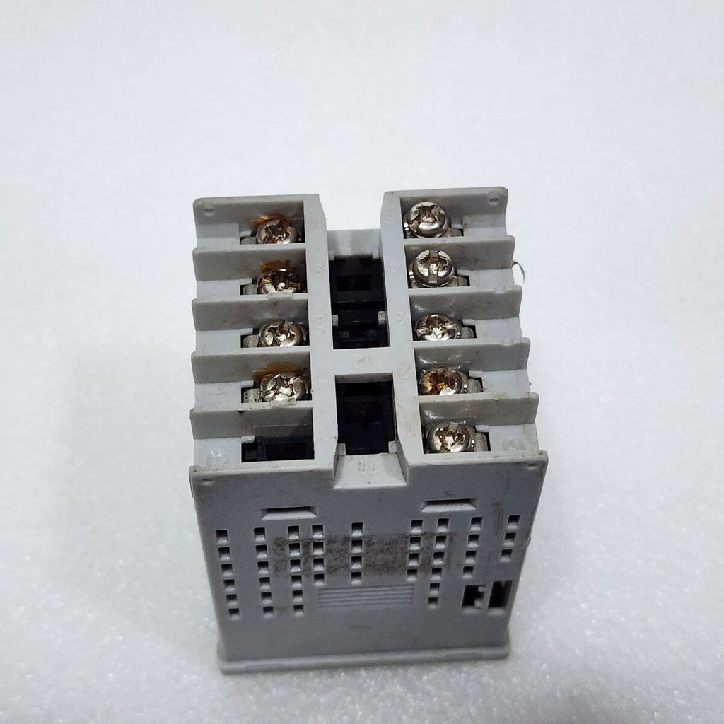 OMRON E5CWL-Q1TC TEMPERATURE CONTROLLER 100-240V LOT OF 3 UNIT