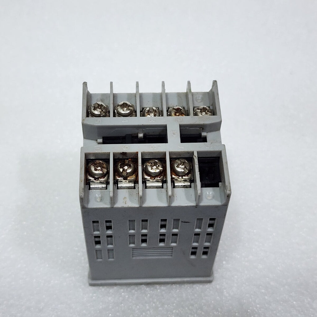 OMRON E5CWL-Q1TC TEMPERATURE CONTROLLER 100-240V LOT OF 3 UNIT