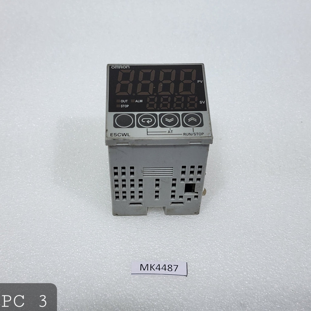 OMRON E5CWL-Q1TC TEMPERATURE CONTROLLER 100-240V LOT OF 3 UNIT