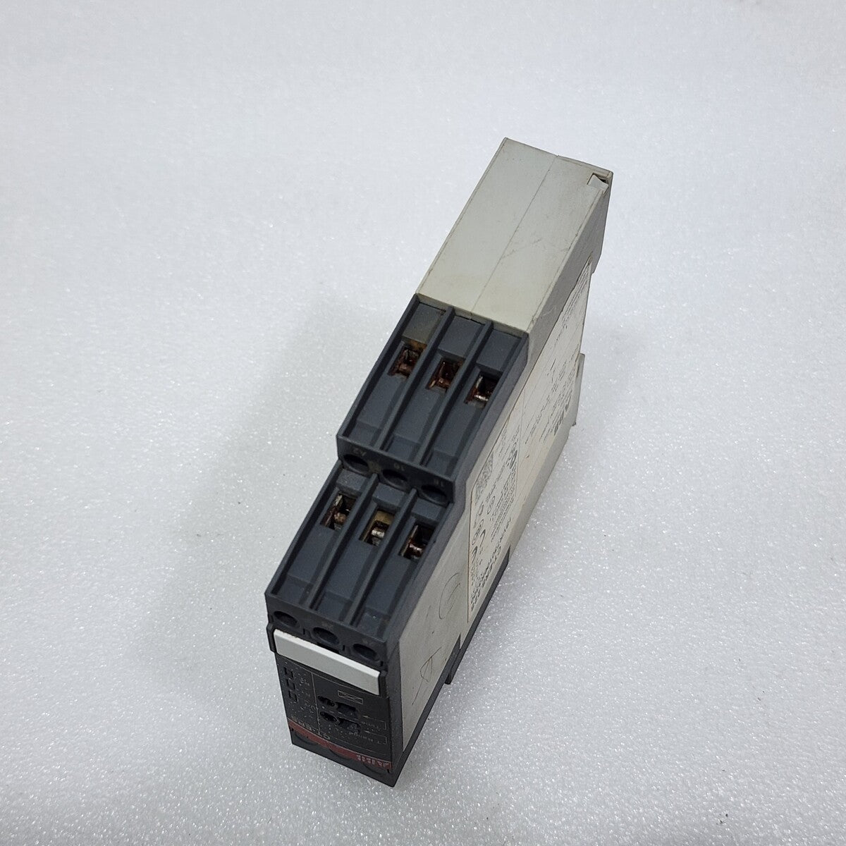 ABB CT-ERS.22S ON DELAY TIMING RELAY 1SVR730100R3300̉