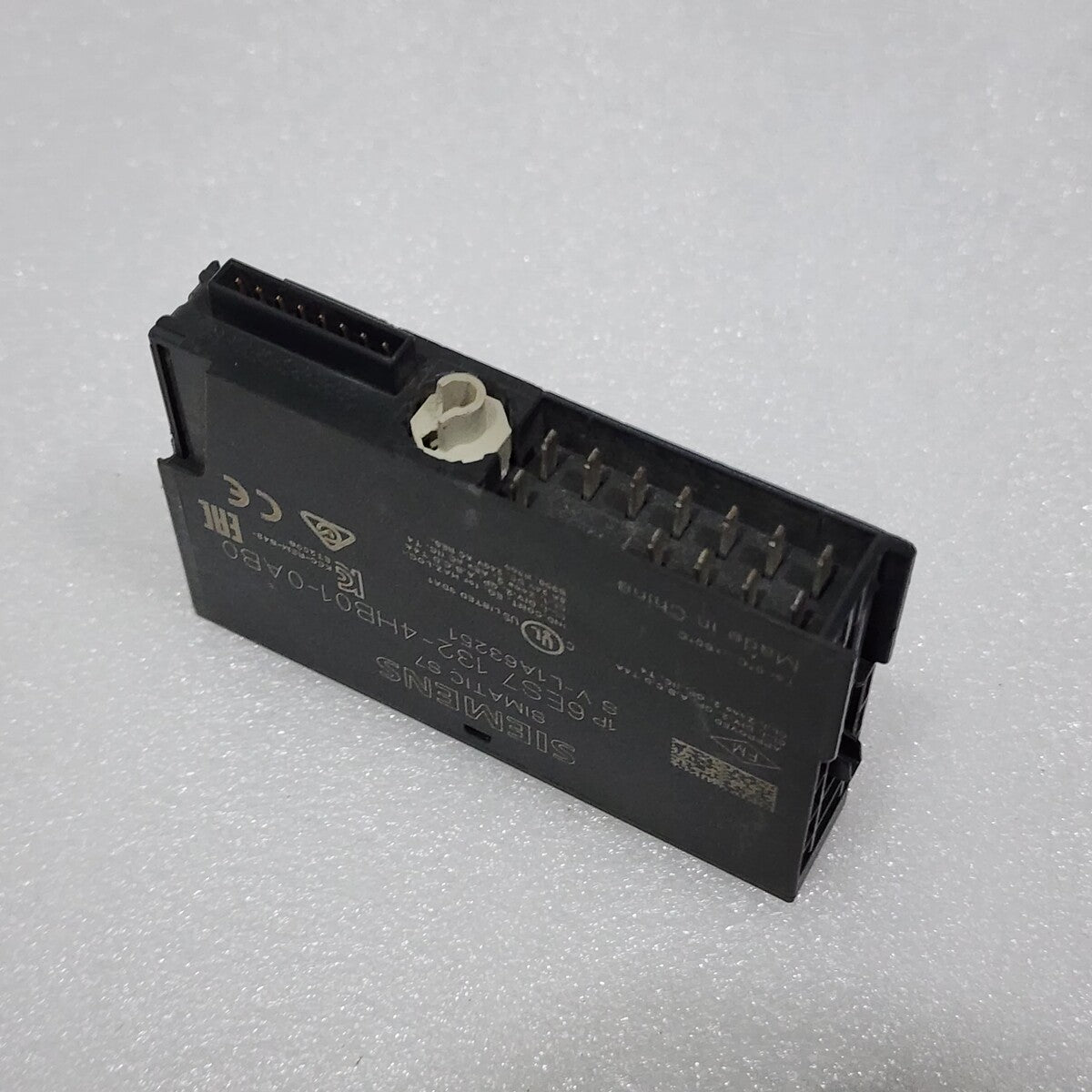 SIEMENS 6ES7 132-4HB01-0AB0 DIGITAL I/O MODULE