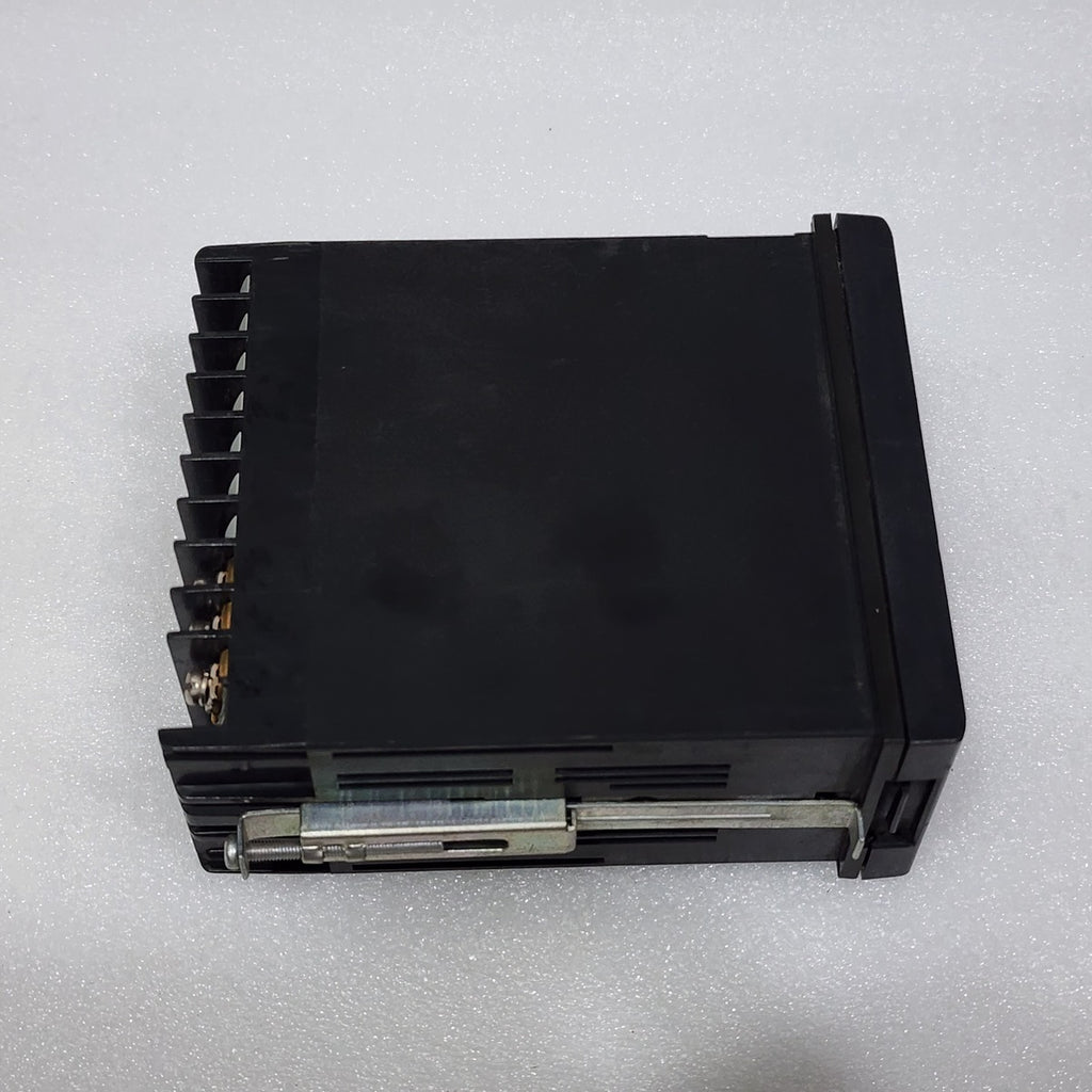 RKC INSTRUMENT INC REX-F400 TEMPERATURE CONTROLLER 14K19016 100-240VAC