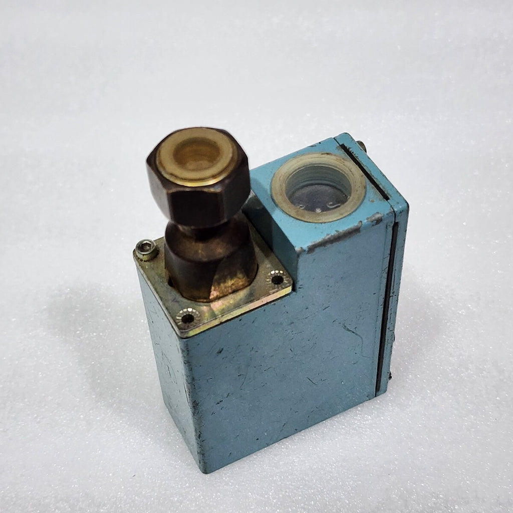TELEMECANIQUE XMJ-A300 PRESSURE SWITCH 300 BAR