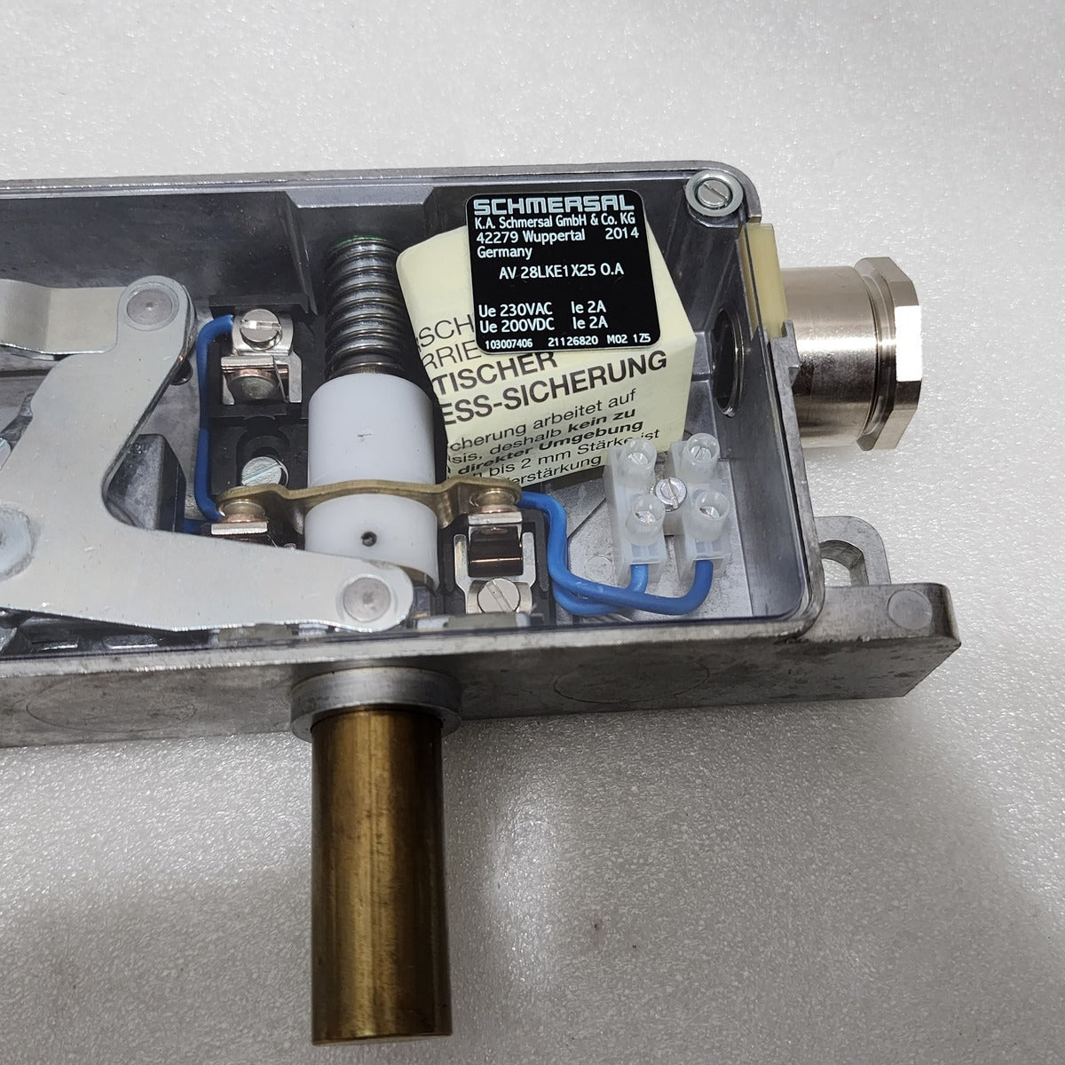 SCHMERSAL  AV 28LKE1 X25 0.A LIFT SWITCHGEAR DOOR LOCKING DEVICE 103007406