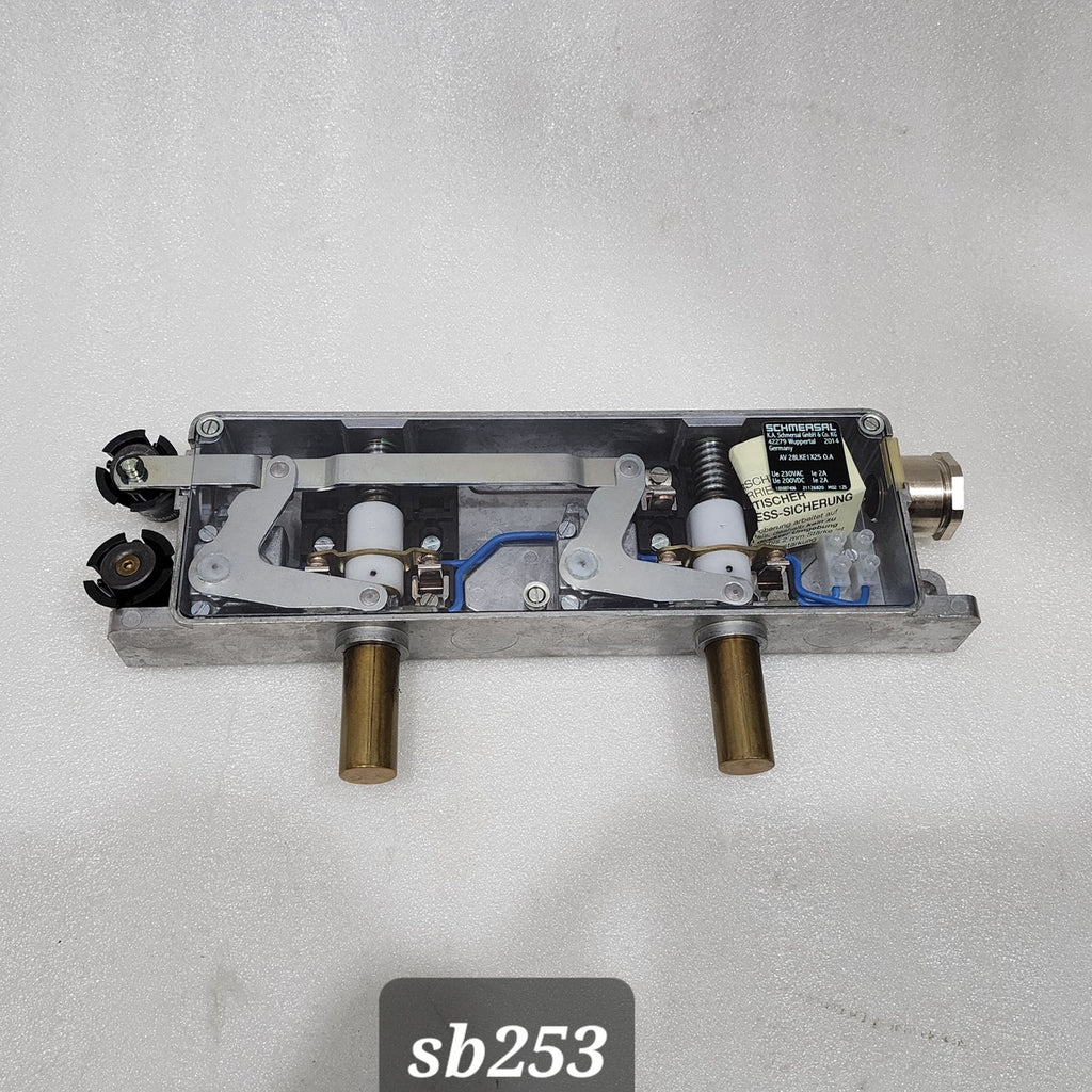 SCHMERSAL  AV 28LKE1 X25 0.A LIFT SWITCHGEAR DOOR LOCKING DEVICE 103007406