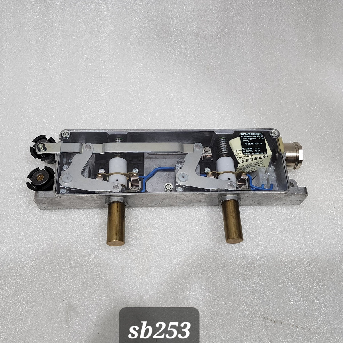 SCHMERSAL  AV 28LKE1 X25 0.A LIFT SWITCHGEAR DOOR LOCKING DEVICE 103007406