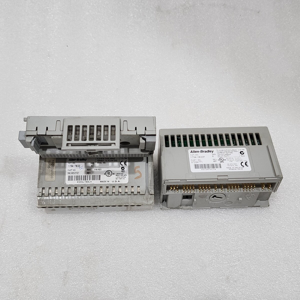 ALLEN BRADLEY CAT 1794-OB32P SERIES A 97284771 FLEX I/O MODULE 1794-TB32 9238527