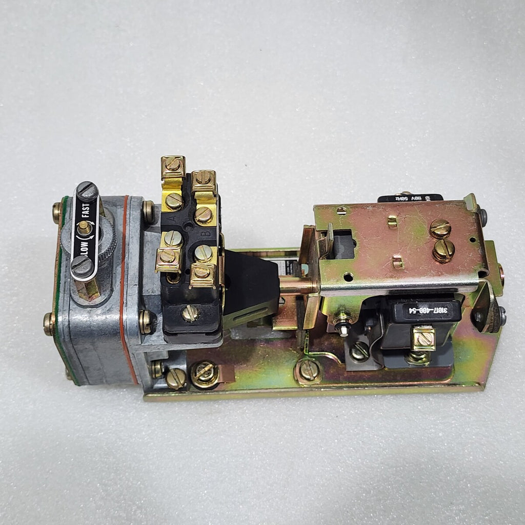 SQUARE D 9050 B01E SERIES E PNEUMATIC TIMING RELAY  COIL VOLTAGE 110-120V