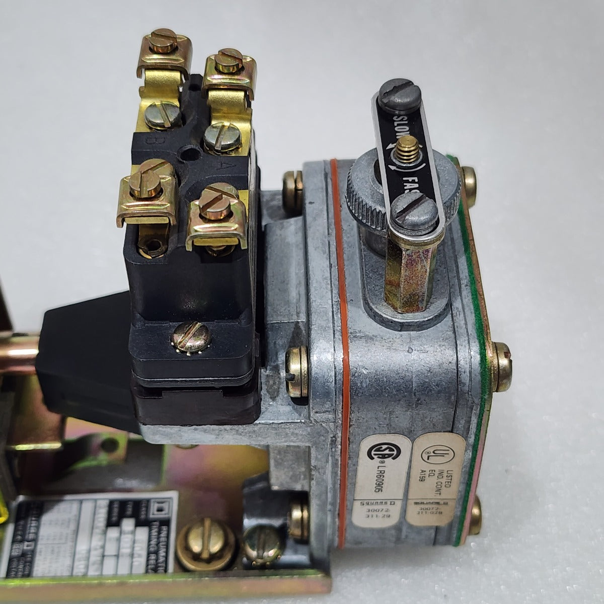 SQUARE D 9050 B01E SERIES E PNEUMATIC TIMING RELAY  COIL VOLTAGE 110-120V