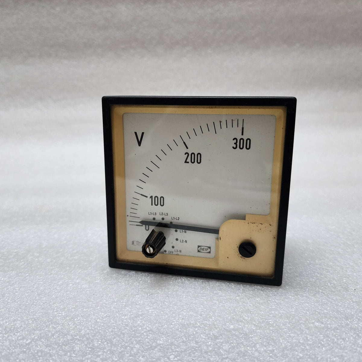 DEIF VOLT METER SCALE 0-300V EQ96-SW