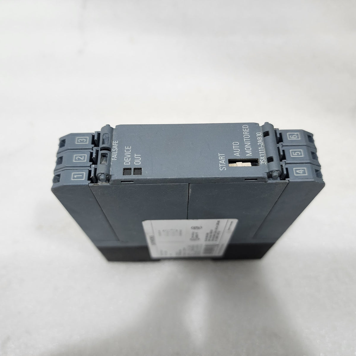 SIEMENS 3SK1111-2AB30 SINGLE CHANNEL SAFETY RELAY  24VAC-DC