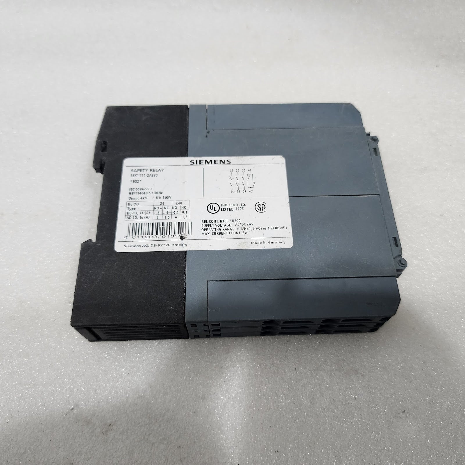 SIEMENS 3SK1111-2AB30 SINGLE CHANNEL SAFETY RELAY  24VAC-DC