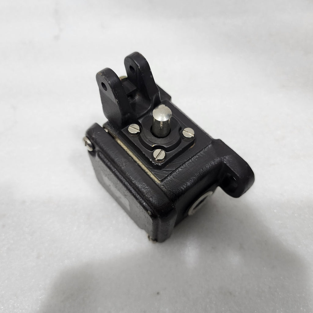 SCHMERSAL TJ 422-01Y OFF SET POSITION SWITCH 380VAC 16A