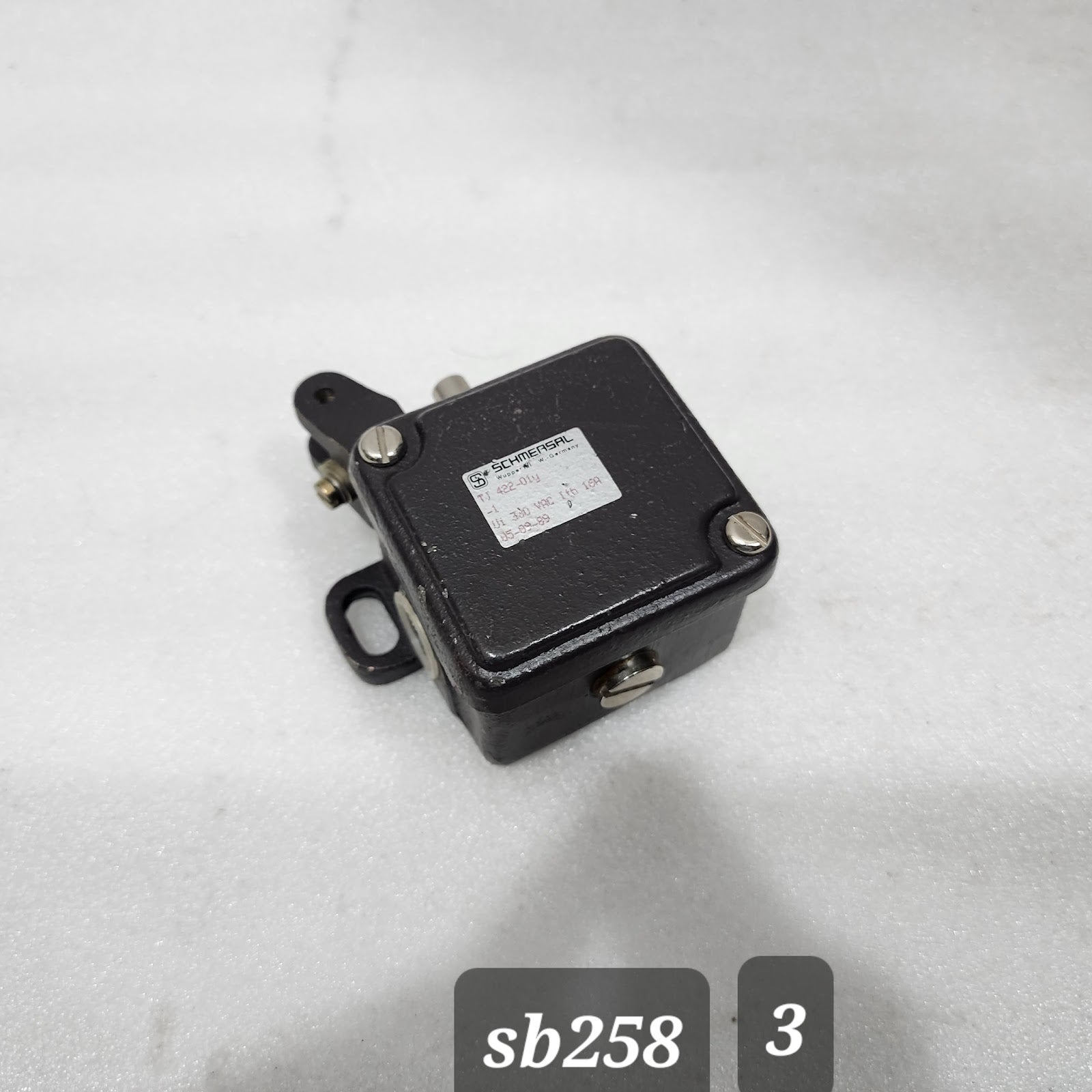 SCHMERSAL TJ 422-01Y OFF SET POSITION SWITCH 380VAC 16A