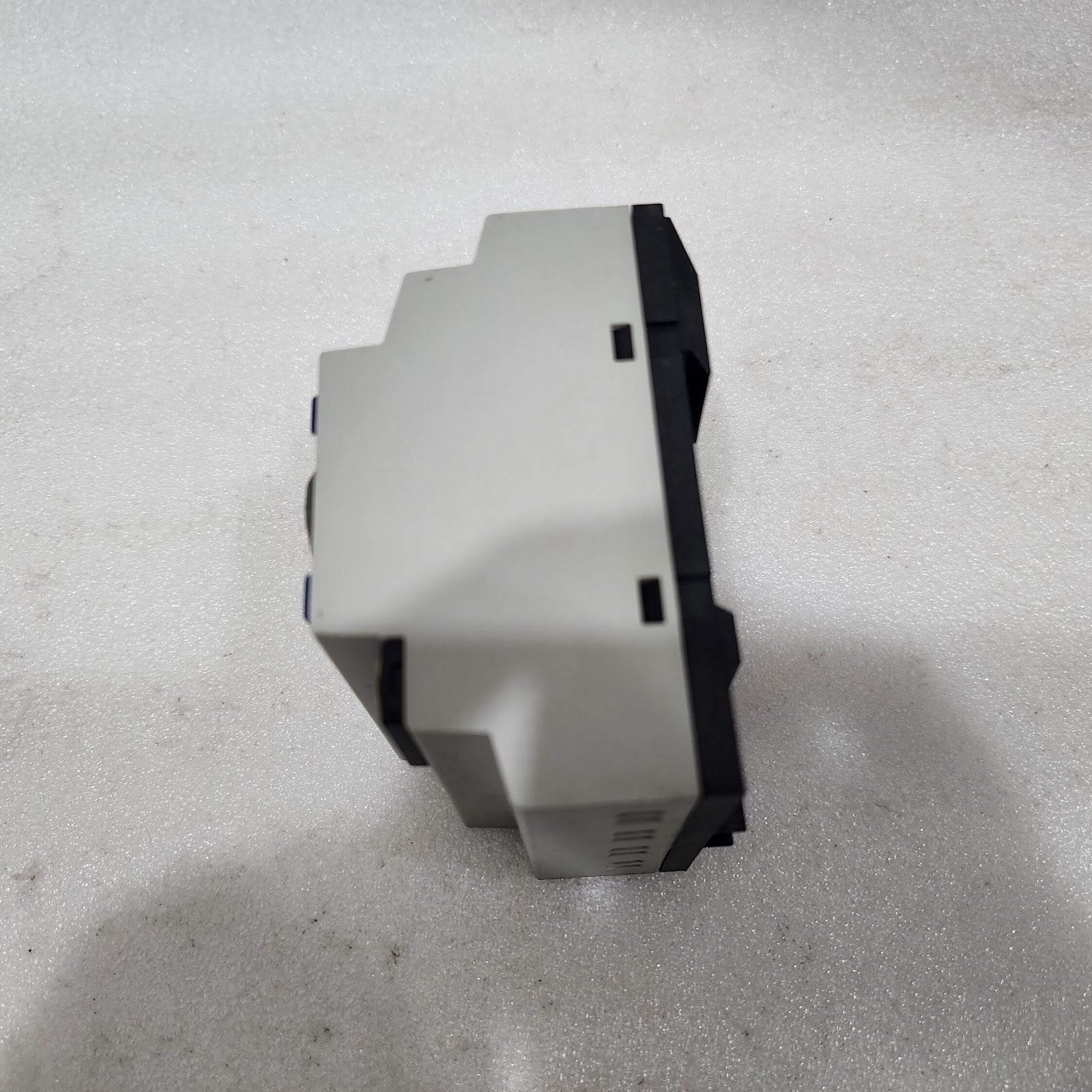 ALLEN BRADLEY CAT 1760-L12BWB-NC PICO LOGIC RELAY SER B REV D 24VDC