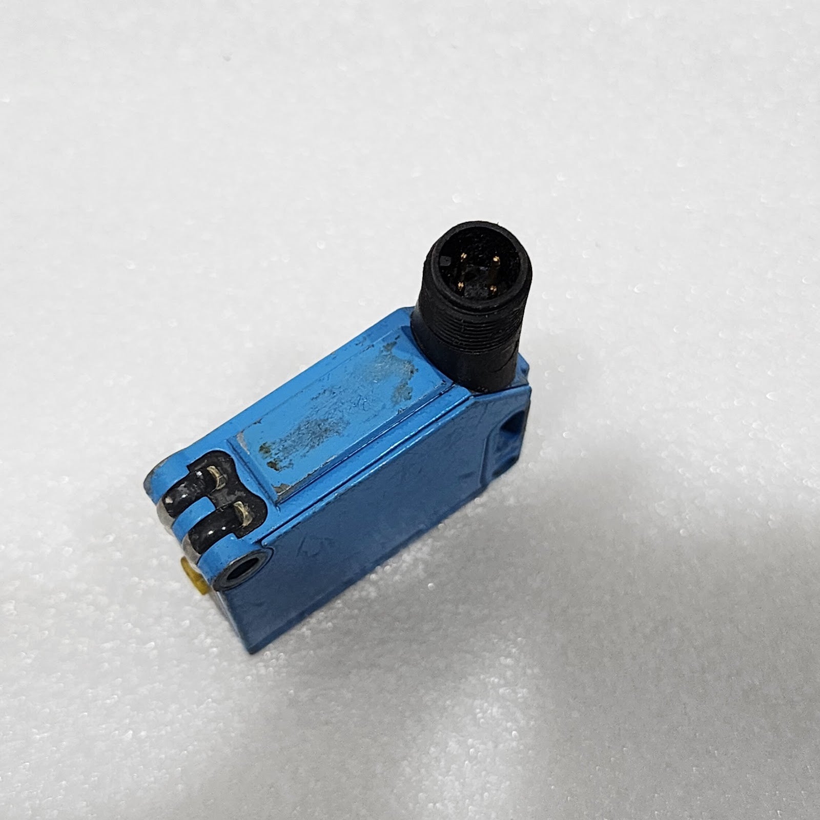 SICK WTB12-3P2433 PHOTOELECTRIC SENSOR 1041412 10-30VDC