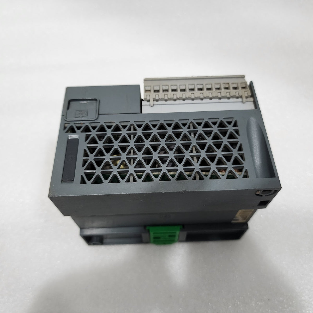 TM200C16U M200 CONTROLLER 16 I/O TRANSISTOR SINK 24VDC