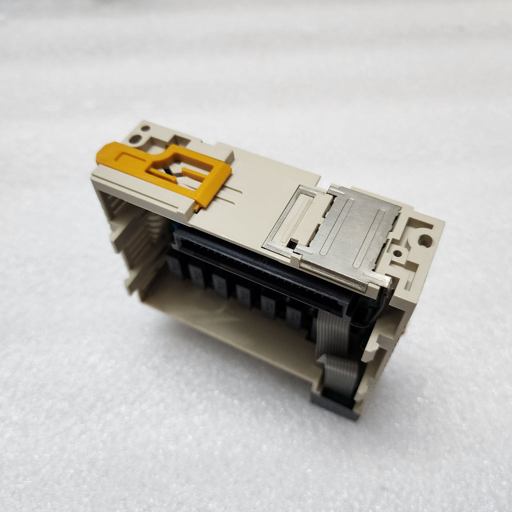OMRON CQM1-OC221 OUTPUT UNIT