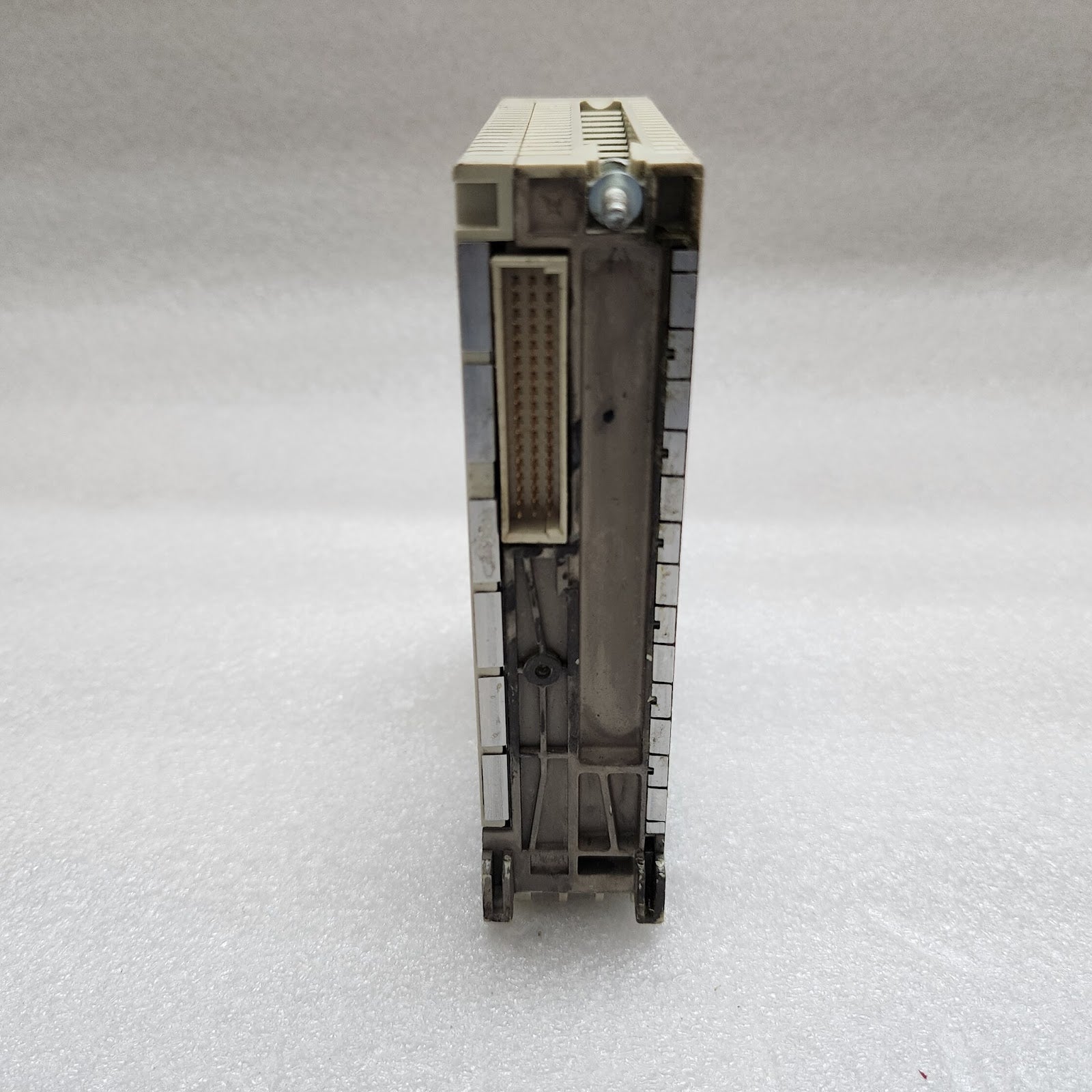 TSXASY800 8Q ANA.HL.NON ANALOG OUTPUT MODULE