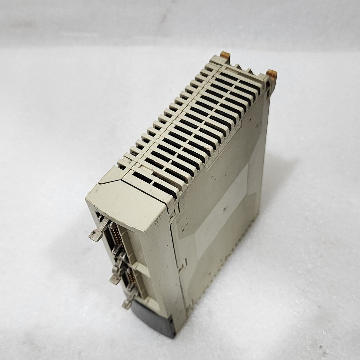 TSXDSY32T2K 32Q 24VDC 0.1A TR. BLK