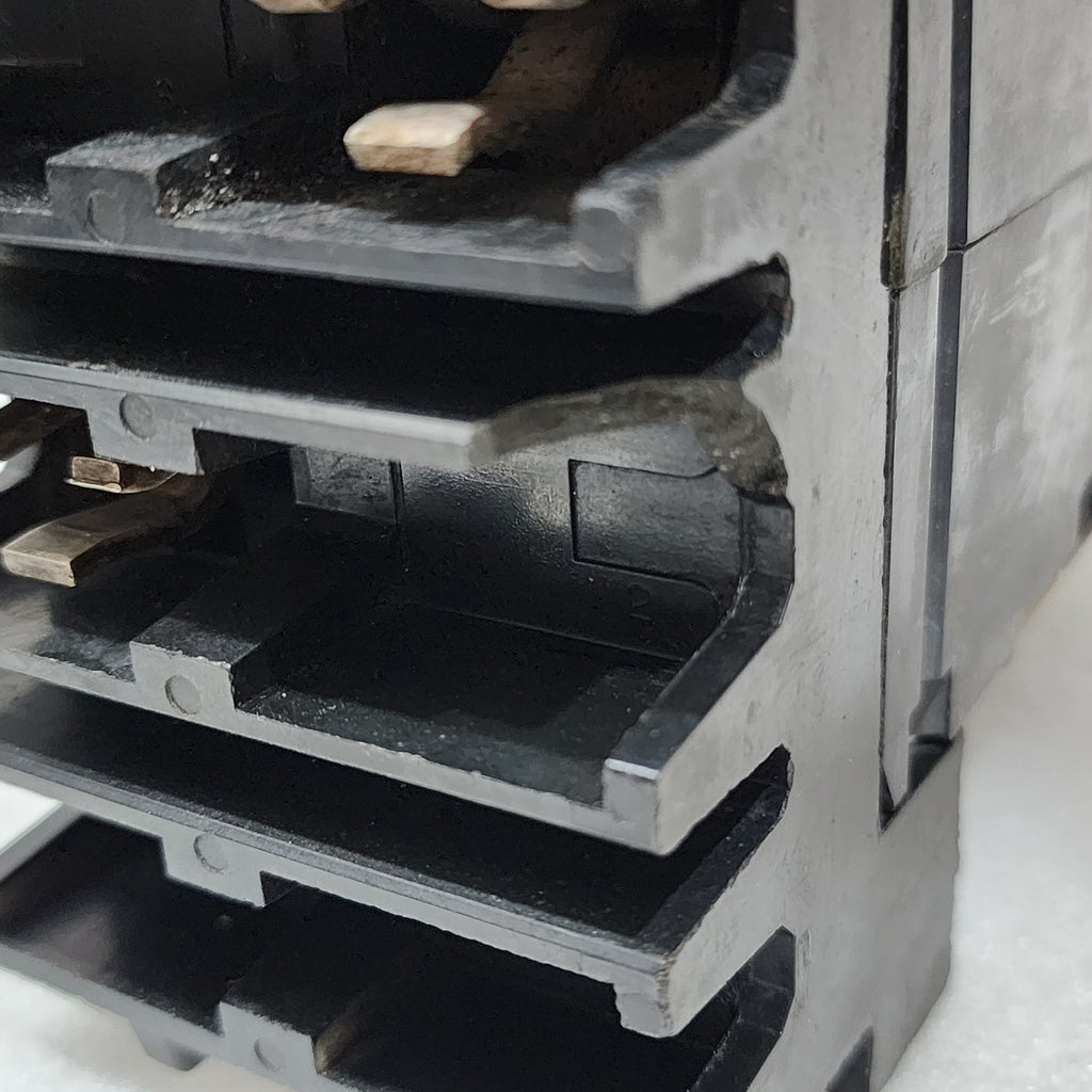 SQUARE D FA24015AB FA/LA MOLDED CASE CIRCUIT BREAKER 15A