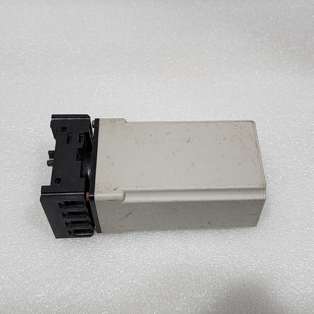 OMRON LG2-DB VOLTAGE SENSOR 24VDC