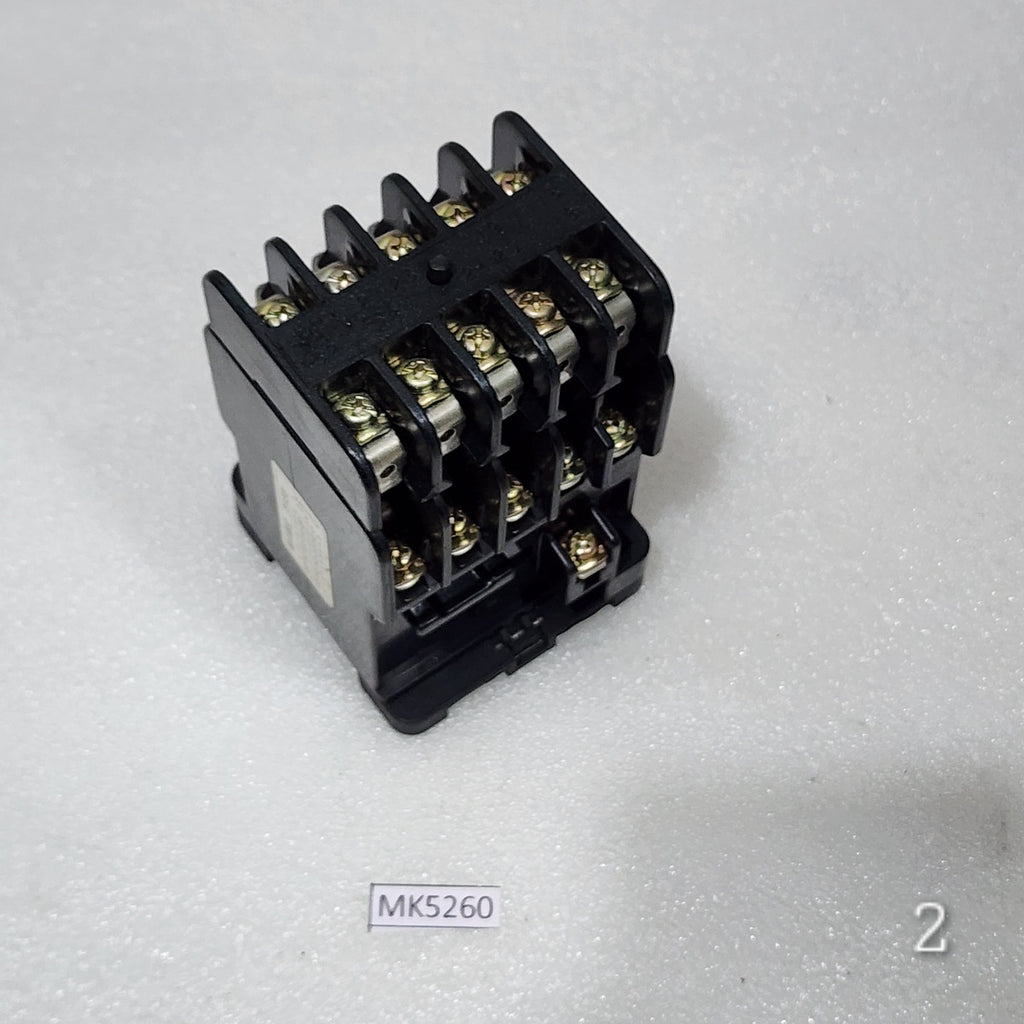 FUJI ELECTRIC SRC 50-4F/X AUX RELAY COIL VOLTAGE 200-240V