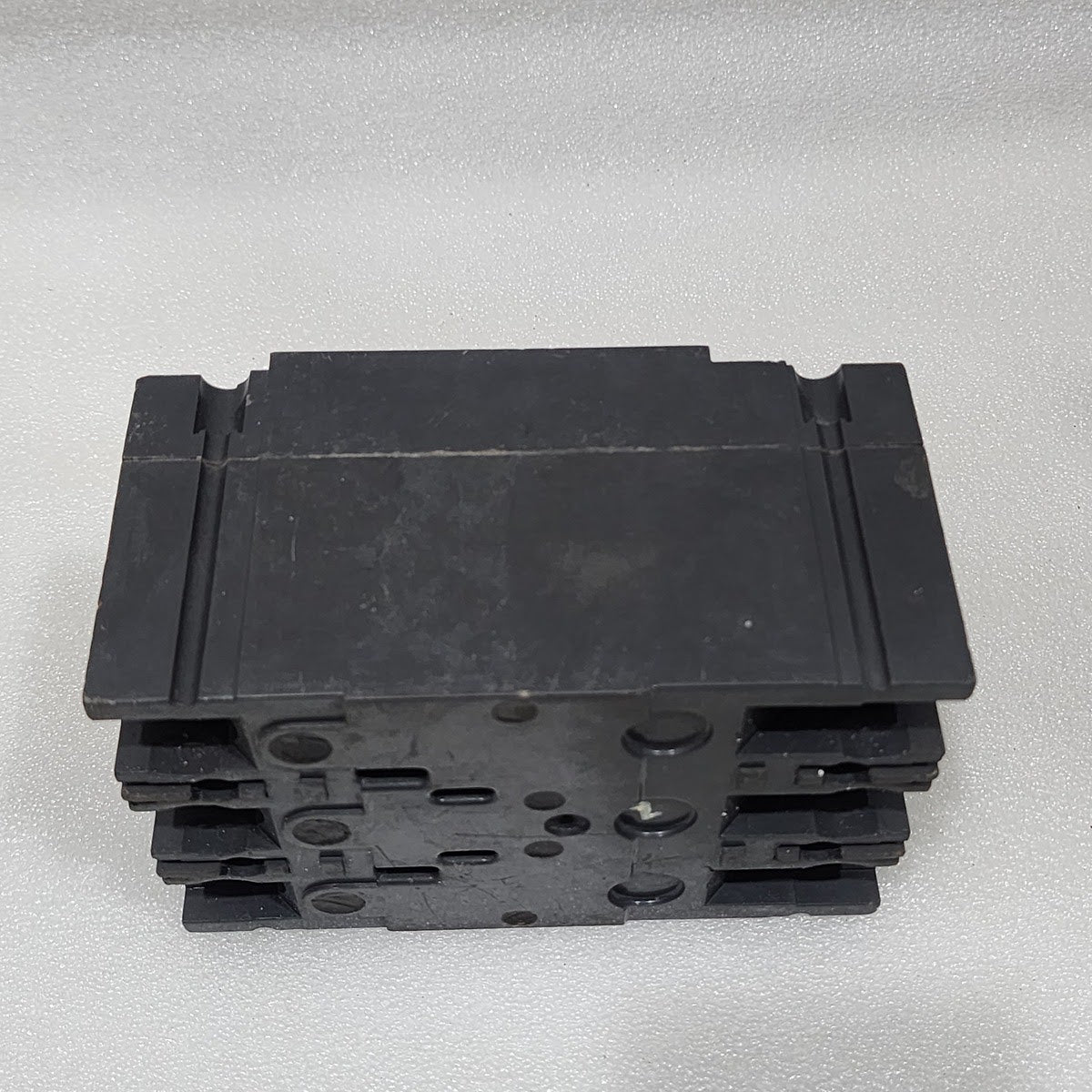 GE THED136090 3-POLE CIRCUIT BREAKER 90A GENERAL ELECTRIC