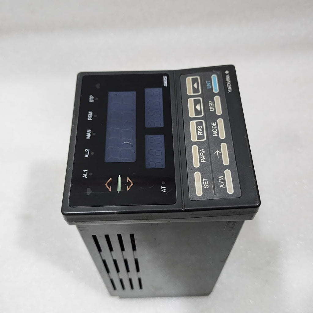 YOKOGAWA UT 35 TEMPERATURE CONTROLLER 90-250V
