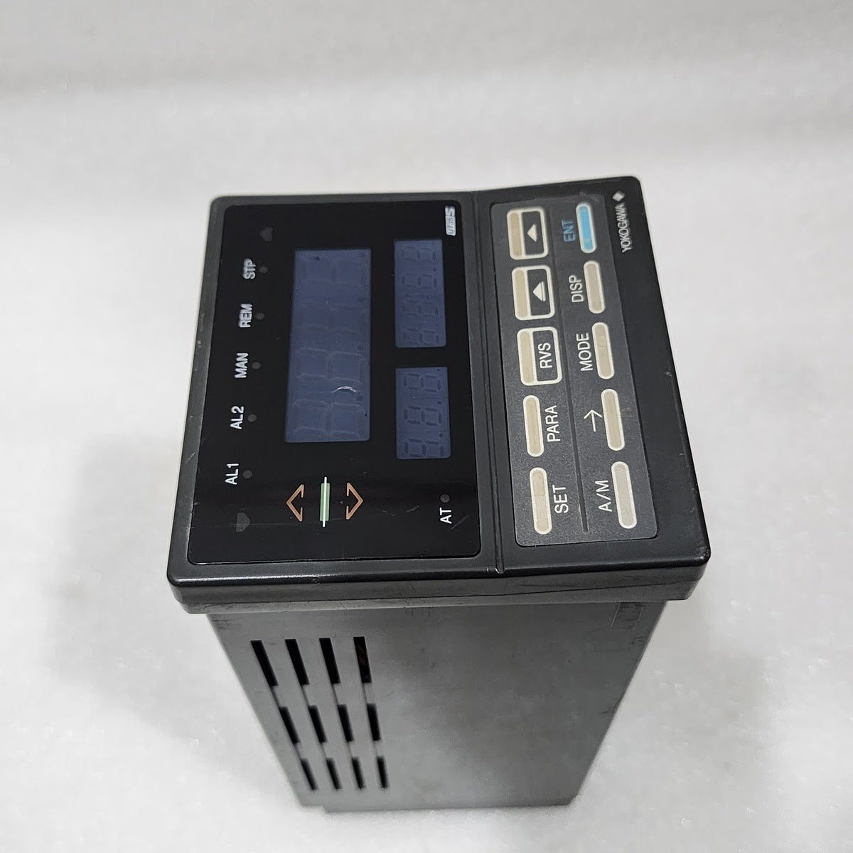 YOKOGAWA UT 35 TEMPERATURE CONTROLLER 90-250V