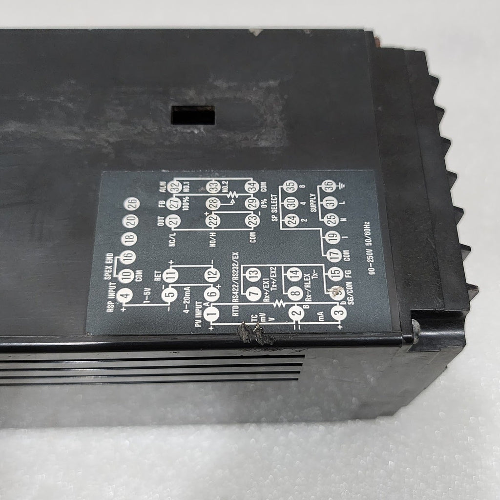 YOKOGAWA UT 35 TEMPERATURE CONTROLLER 90-250V