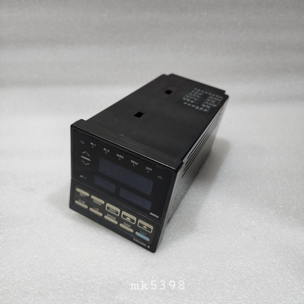 YOKOGAWA UT 35 TEMPERATURE CONTROLLER 90-250V